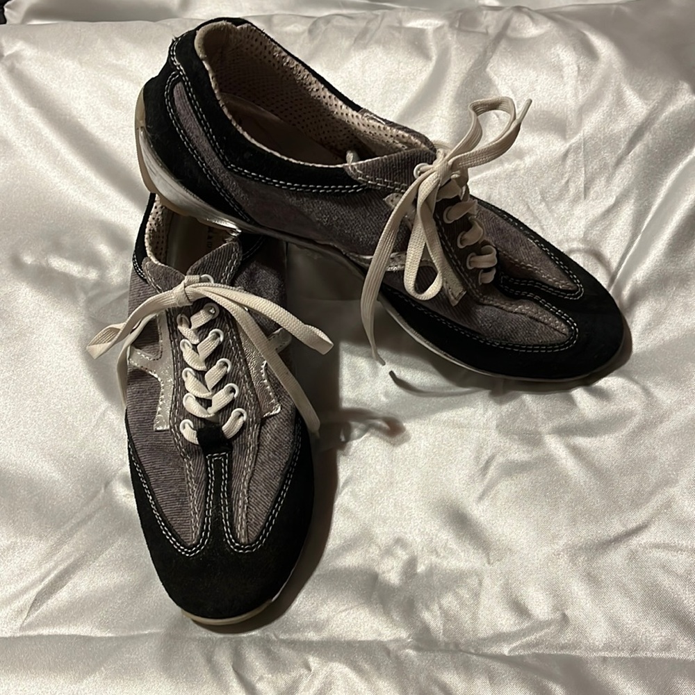 R.F. Sneakers, size 35 narrow